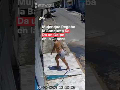 Mujer que regaba la banqueta se da tremendo golpe en la cabeza - N+ #Shorts