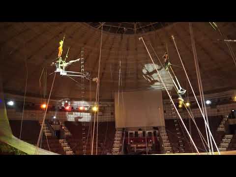 2229 Flying trapeze