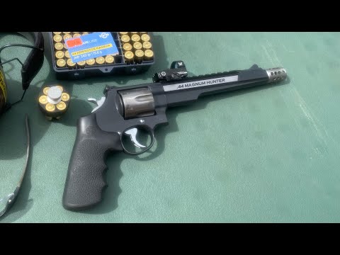 How to Operate a Smith & Wesson .44 Magnum Revolver