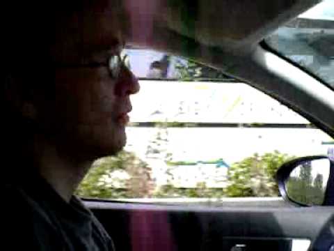 Schlumpf beim Autofahren