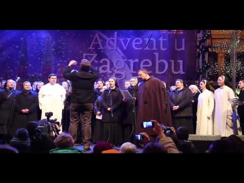 Redovnički band aid - čestitka za Papin rođendan uz nastup na trgu