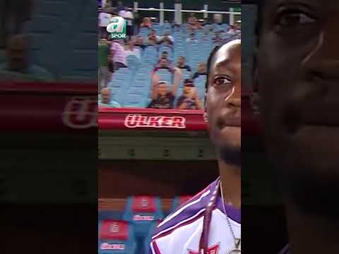 Trabzonspor'un Yeni Transferi Muhammed Cham, Tribünleri Ve Takım Arkadaşlarını İzliyor