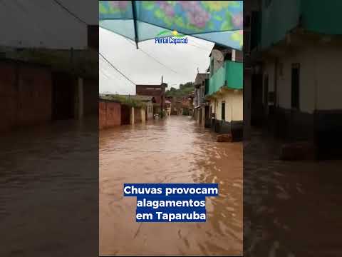 Cratera se abre em estrada e engole carro em Taparuba