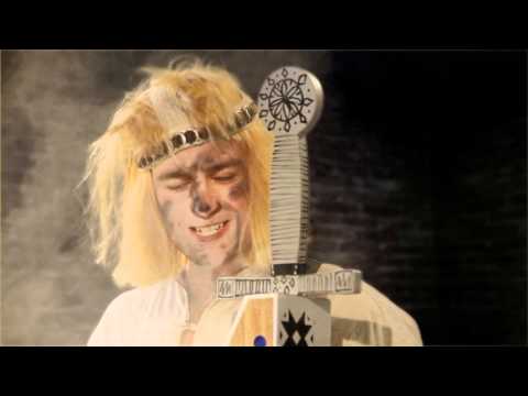 Kalevipoeg teeb ansamblile Metsatöll prooviesinemist ehk kaebuse esitamise kampaania videoklipp