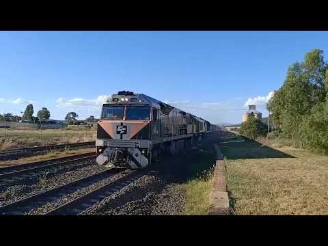 Qube freight train Black Caviar CF4412 QBX006 CF4403 traveling thru Boggabri NSW 18-2-2022
