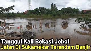 Download lagu The Bekasi River embankment collapsed, flooding a road in Sukamekar. mp3