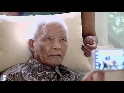 Нельсон Мандела впервые за год показался на...