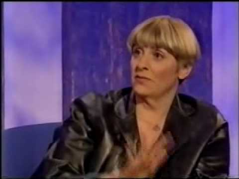 Victoria Wood on Parkinson 2000 - Piano Lessions and meeting Julie Walters.3/4