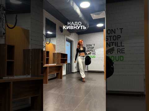 Кто должен здороваться первым