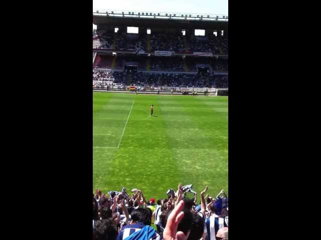 Vídeo relacionado con Gora Erreala Afición Real Sociedad San Sebastián Camiseta