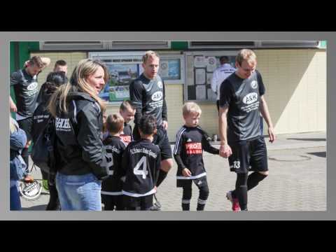 Einlaufkinder der 1.Herren SC Schwarz-Weiss Spandau vs Berolina Stralau