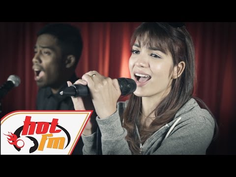 AMYRA ROSLI, WARIS, JUZZTHIN - Ada Saja (LIVE) - Akustik Hot - #HotTV