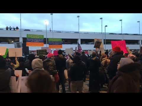 January 2017 DTW emergency protest against Muslim ban   video 12