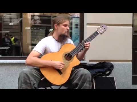 Maravilloso Guitarrista Polaco Actúa En Las Calles