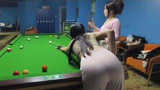 中式台球的魅力，身材很好的圈圈和佘佘再一次比赛