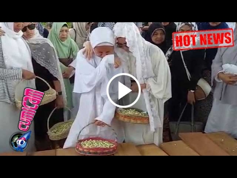 Isak Tangis Duka Terry dan Keluarga di Pemakaman Ibunda - Cumicam 05 Februari 2017