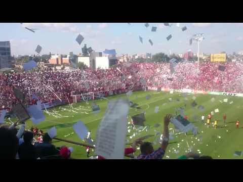"San Martín de Tucumán 2 - Guaraní Antonio Franco 1 - Recibimiento con miles de banderitas" Barra: La Banda del Camion &bull; Club: San Martín de Tucumán