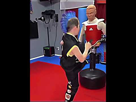 Kid Hawk training 🔥🦅 #cobrakai #cobrakai🐍 #hawk #hawkcobrakai #hawkcosplay #cosplay  #cobrakai