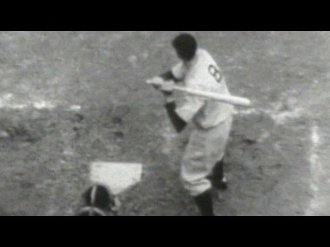 1943WS Gm5: Dickey's two-run homer gives Yanks lead
