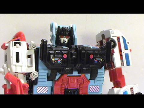 Video review of the G1 Protectobots and Defensor