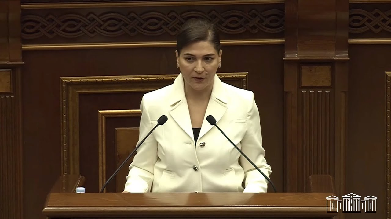 ԱԺ նոր պատգամավորի ինքնավստահ եւ արտիստիկ երդումը