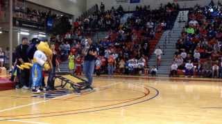 preview picture of video 'Nuggets Mascot Rocky Halftime Performance CSU-Pueblo  2014'