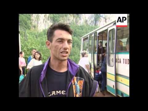 Bosnia - Refugees flee their homes