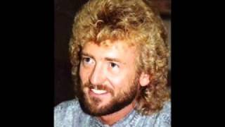 Keith Whitley - Somebody&#39;s Doing Me Right