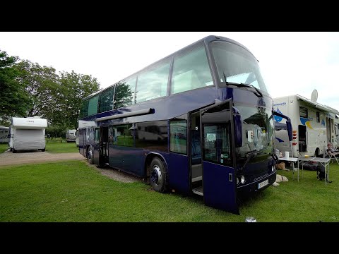 Self-built mega mobile home: double-decker coach with XXL lounge and kitchen. Frank from Cologne.
