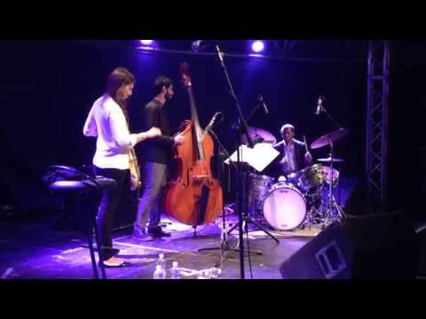 Melissa Aldana Crash Trio feat. Francisco Mela & Pablo Menares - Turning