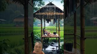 Download lagu Gadis Cantik berteduh di gubug saat hujan deras#shorts mp3