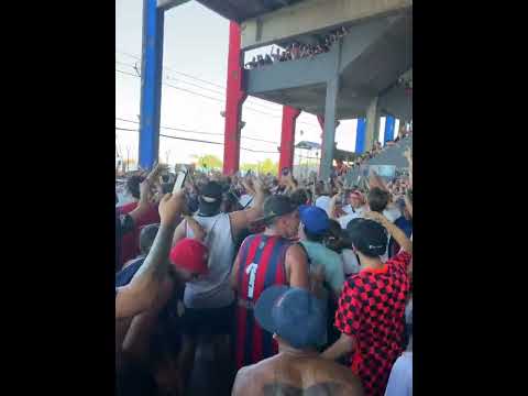 "Y si tengo que morir solo te pido un favor, yo quiero que sea así con la banda del ciclón " Barra: La Gloriosa Butteler • Club: San Lorenzo