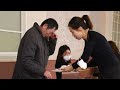 Poor Old Father Lies to Child He Lives a Good Life | Social Experiment 看到老人干吃着馒头骗儿女自己生活得很好，路人瞬间泪崩了