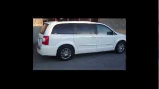 preview picture of video 'Chrysler Town & Country Limited 2011 Blanc à vendre chez Landry Auto Chrysler Laval'