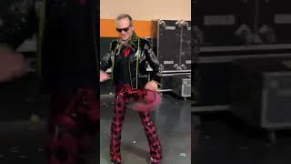 Diamond Dave walkin&#39; to the stage - Van Halen David Lee Roth #shorts