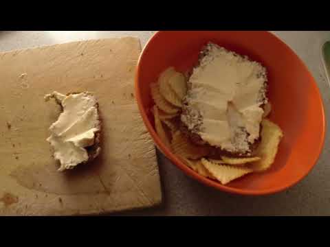 MongoTV_12257 - PAKKER GAMMELT BILLIG RUGBRØD FRA NETTO NED I FRYSER PÅ ÅREST LÆNGSTE DAG 2023