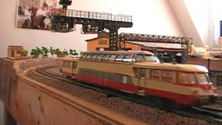 preview picture of video 'Trains miniatures - Mouvements de machines diesel sonorisées.'