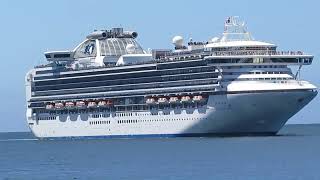 Diamond Princess in Wineglass Bay, TAS (07/12/2013)