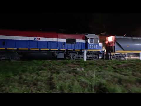 Gt- 22 (9095) con un Tren Vacío de N.C.A a su paso por "Beltrán" en plena madrugada 🚂🌃