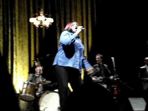 Hugh Laurie - London Concert 2012 - "John Henry" sung by @sistajeanandcb  and the whisky drink