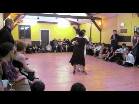  María del Carmen Romero  and  Jorge Dispari  are  dancing  to  the  tango  "  Mandria  "