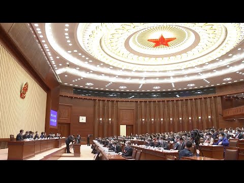 Presidium of 5th session of 13th National People's Congress holds 1st meeting 十三届全国人大五次会议主席团召开第一次会议