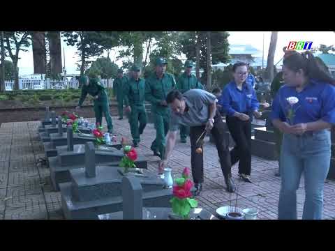 doan-phuong-buon-ho-to-chuc-le-thap-nen-tri-an-cac-anh-hung-liet-si