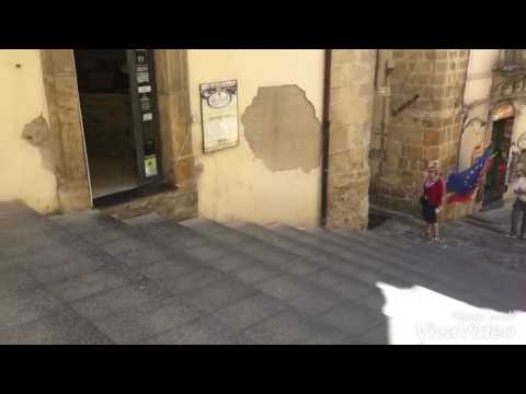 シチリア島の国旗 (改訂).svg