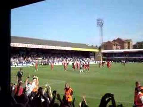 Leyton Orient vs Southend - Standing Ovation End of Match