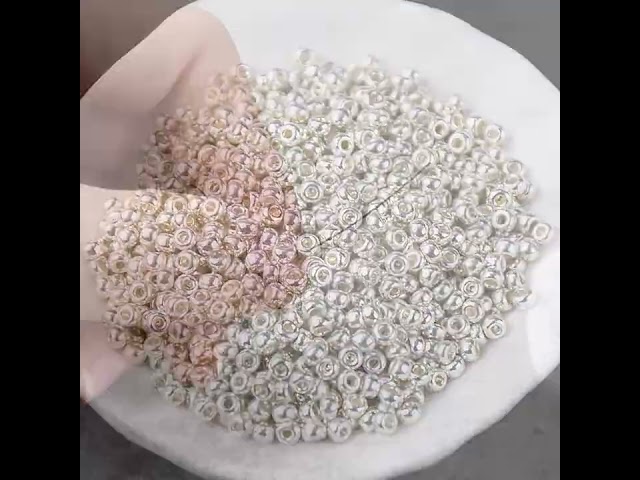 Vídeo relacionado con PandaHall 500 uds cuentas de oro de 3 mm chapadas en oro 18 quilates bolas espaciadoras redondas lisas de larga duración Bolas sueltas sin costuras Mini cuentas para el verano