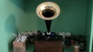 2948. Don't Bite The Hand That's Feeding You, Walter Van Brunt...Bioshock song