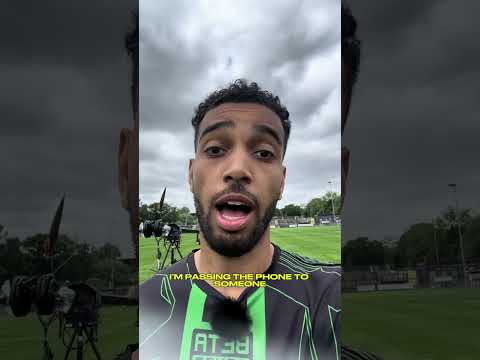 Passing the phone... @BetaSquad VS @AMPEXCLUSIVE edition 🤳