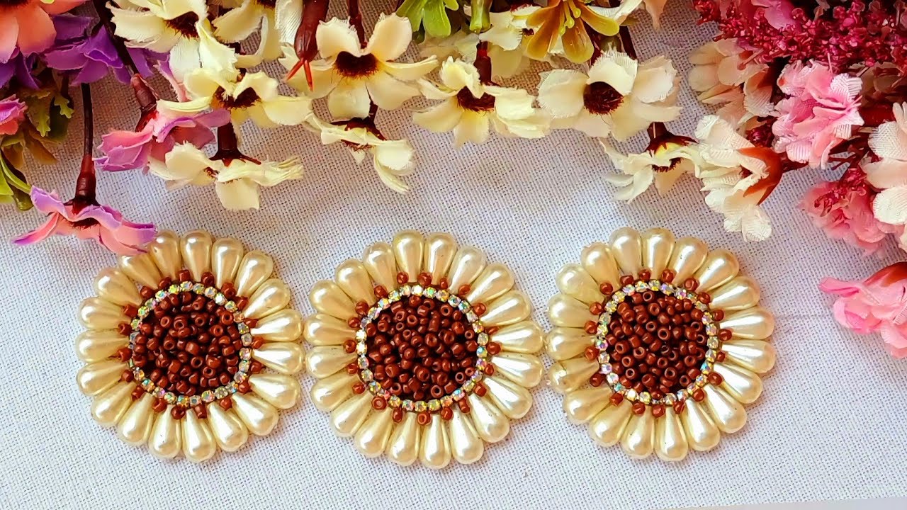 Have you ever worked such a beautiful border on your dress???#DIY