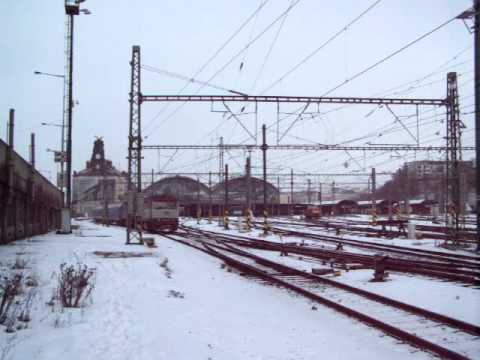 749 107 a 749 051 na čele R 1250 - Praha Hl.Nádraží - 26.12.2010.